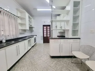 Sobrado com 3 Quartos à venda, 300m² no Chácara Seis de Outubro, São Paulo