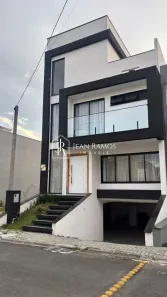 Sobrado com 3 Quartos à venda, 235m² no Pinheirinho, Curitiba
