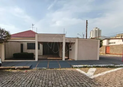 Casa com 3 Quartos para alugar, 381m² no Centro, Araraquara