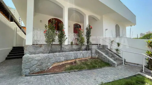 Imóvel Comercial com 8 Quartos à venda, 370m² no Osvaldo Rezende, Uberlândia