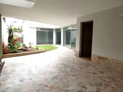 Casa com 3 Quartos para alugar, 224m² no Bela Aliança, São Paulo