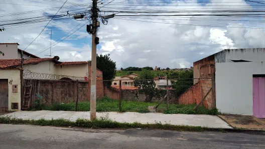 Lote/Terreno à venda, 275m² no Alcides Rabelo, Montes Claros