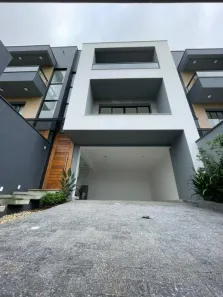 Sobrado com 3 Quartos à venda, 169m² no Floresta, Joinville