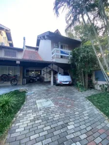 Casa de Condomínio com 4 Quartos para alugar, 251m² no Tristeza, Porto Alegre