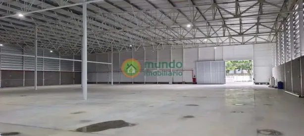 Galpão/Depósito/Armazém para alugar, 2550m² no Quiririm, Taubaté
