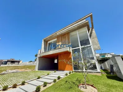 Casa de Condomínio com 4 Quartos à venda, 245m² no Pedra Branca, Palhoça
