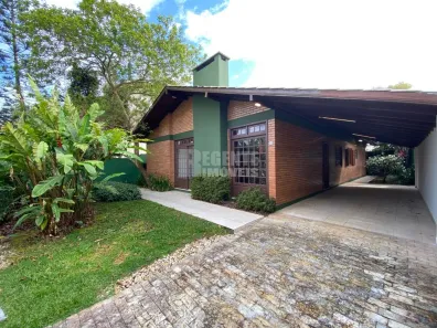 Casa com 3 Quartos para alugar, 246m² no Córrego Grande, Florianópolis