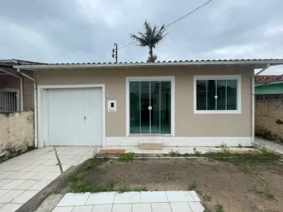 Casa com 2 Quartos para alugar, 55m² no Bom Viver, Biguaçu
