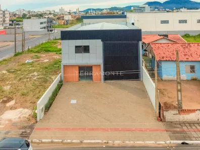 Ponto Comercial à venda, 294m² no Revoredo, Tubarão
