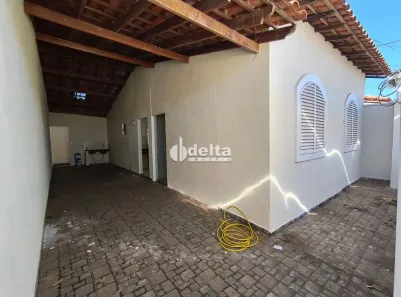 Casa com 4 Quartos à venda, 185m² no Laranjeiras, Uberlândia