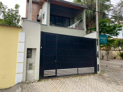 Sobrado com 2 Quartos à venda, 221m² no Centro, Guararema