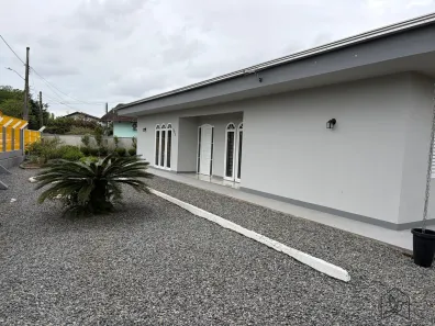 Casa com 3 Quartos para alugar, 135m² no Floresta, Joinville