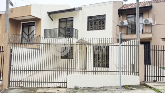Sobrado com 3 Quartos para alugar, 109m² no Uberaba, Curitiba