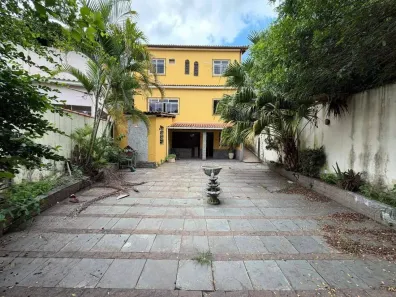 Casa com 6 Quartos para venda ou aluguel, 335m² no Rústico, Volta Redonda