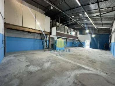 Galpão/Depósito/Armazém para alugar, 210m² no Jardim Guarapiranga, São Paulo