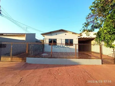 Casa com 3 Quartos para alugar, 60m² no Messiânico, Londrina
