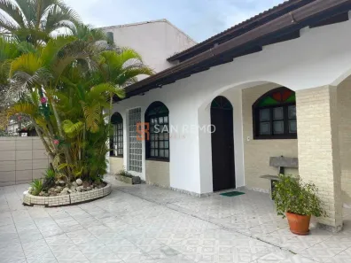 Casa com 4 Quartos para alugar, 250m² no Itacorubi, Florianópolis