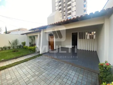 Casa com 3 Quartos para alugar, 200m² no Santa Mônica, Uberlândia