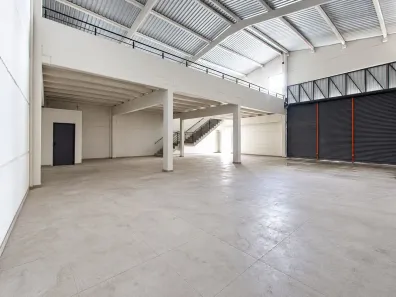 Ponto Comercial para alugar, 370m² no Restinga, Porto Alegre
