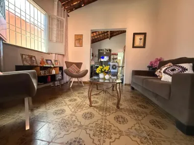 Casa com 3 Quartos à venda, 250m² no Primavera, Teresina