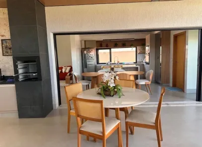 Casa de Condomínio com 4 Quartos para alugar, 195m² no Jardins Nápoles, Senador Canedo