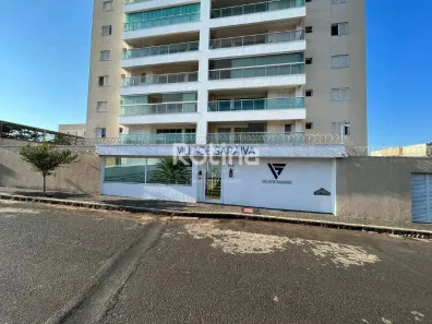 Apartamento com 3 Quartos para alugar, 114m² no Carajás, Uberlândia