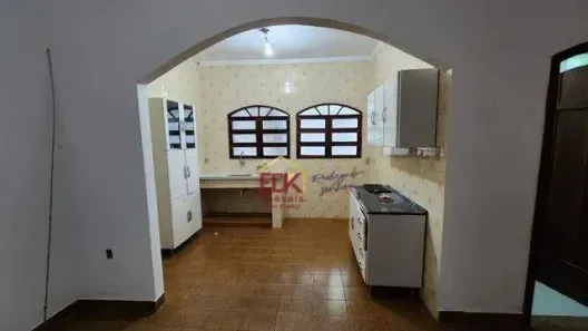 Sobrado com 4 Quartos para alugar, 387m² no Parque São Benedito, Pindamonhangaba