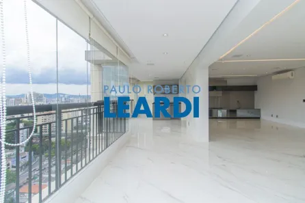 Apartamento com 3 Quartos para alugar, 240m² no Santa Cecília, São Paulo