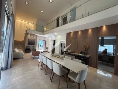 Sobrado com 4 Quartos à venda, 332m² no Gávea, Uberlândia