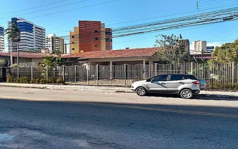 Casa com 4 Quartos à venda, 350m² no Candelária, Natal