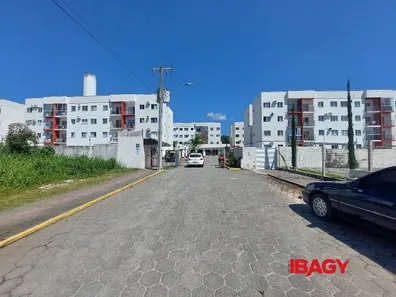 Apartamento com 2 Quartos para alugar, 52m² no Aririú, Palhoça