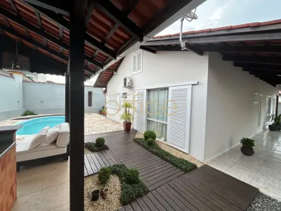 Casa com 3 Quartos à venda, 104m² no São Marcos, Joinville
