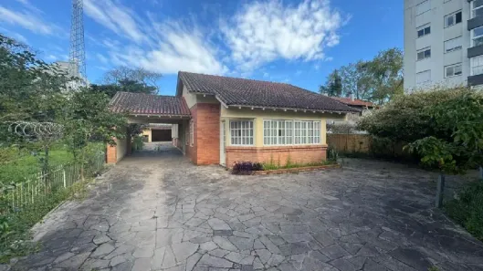 Casa com 3 Quartos para alugar, 180m² no Camaquã, Porto Alegre