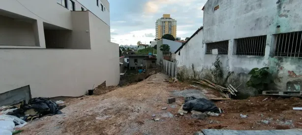 Lote/Terreno à venda, 300m² no Barreiros, São José