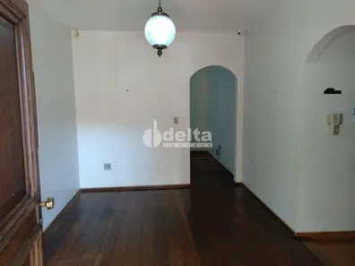 Casa com 5 Quartos à venda, 302m² no Tabajaras, Uberlândia