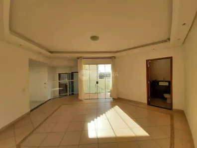 Casa com 3 Quartos à venda, 350m² no Jardim Inconfidência, Uberlândia
