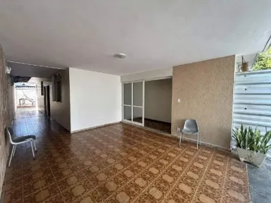 Casa com 3 Quartos para alugar, 250m² no Vila Guilhermina, Montes Claros