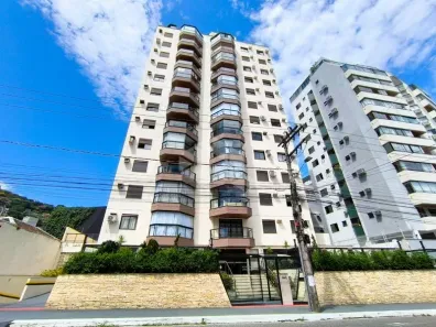 Apartamento com 2 Quartos para alugar, 100m² no Centro, Florianópolis