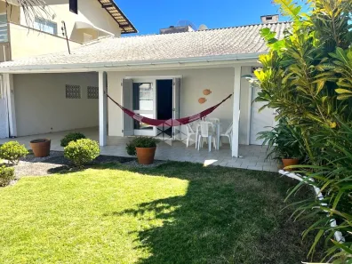 Casa com 3 Quartos à venda, 258m² no Bombas, Bombinhas