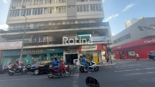 Sala Comercial para alugar, 350m² no Centro, Uberlândia