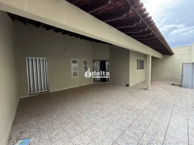 Casa com 3 Quartos para alugar, 190m² no Jardim Patrícia, Uberlândia