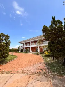 Sobrado com 5 Quartos para alugar, 660m² no Ribeirão do Lipa, Cuiabá