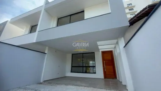 Sobrado com 3 Quartos à venda, 141m² no Floresta, Joinville
