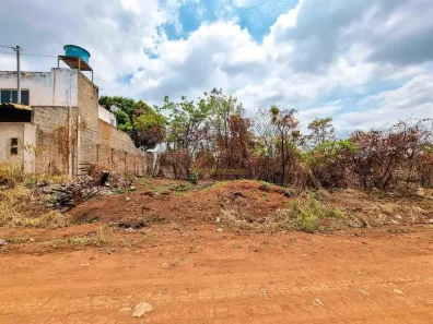 Lote/Terreno à venda, 360m² no Jardim Candidés, Divinópolis