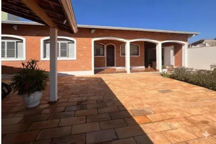 Fazenda/Sítio com 3 Quartos à venda, 300m² no Jardim Delegá, Salto