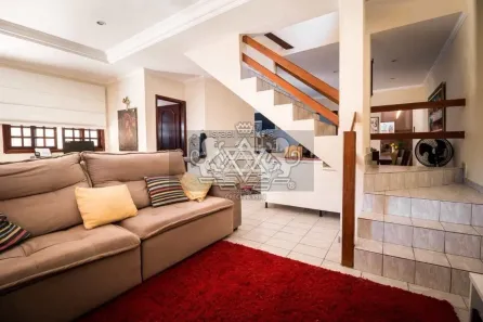 Sobrado com 4 Quartos à venda, 252m² no Centro, Caraguatatuba