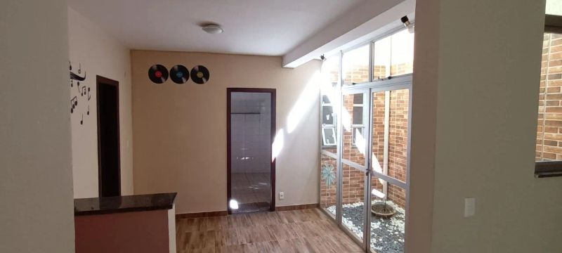 Casa com 3 quartos — Heliópolis, Belo Horizonte