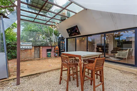 Casa com 4 Quartos para alugar, 238m² no Jardim Leonor, São Paulo