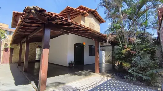 Casa com 5 Quartos para alugar, 250m² no Rio Branco, Belo Horizonte