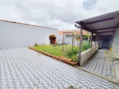 Casa com 2 Quartos à venda, 110m² no Santa Mônica, Uberlândia